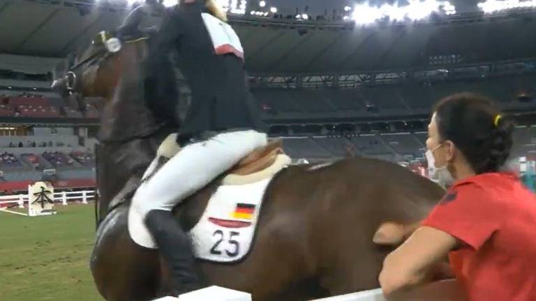 La entrenadora alemana de pentatlón es expulsada de Tokio-2020 por golpear a un caballo