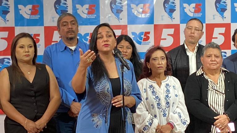 Rueda de prensa de Revolución Ciudadana en la sede de la organización en Quito.