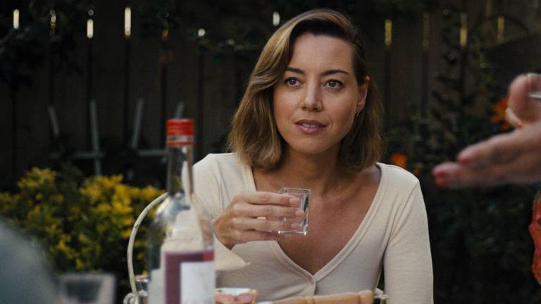 ‘Emily La Estafadora’: El lucimiento de Aubrey Plaza