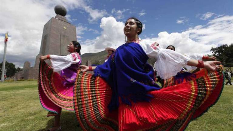 En la Ciudad Mitad del Mundo se realizarán danzas, una peregrinación hacia el Camino del Sol, una ofrenda Cantos de Paz el próximo 20 de marzo.