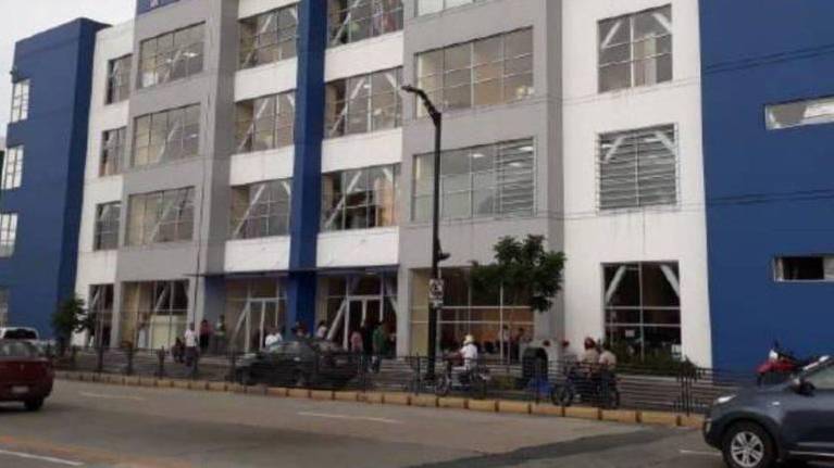 Roban armas de la Policía dentro del cuartel Modelo en Guayaquil; tres agentes son investigados