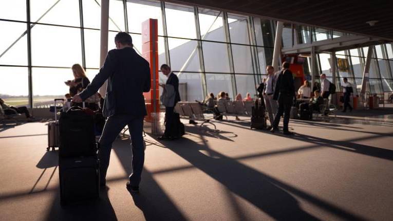 El precio del permiso ESTA para viajar a EE.UU. se duplica este martes a USD 40