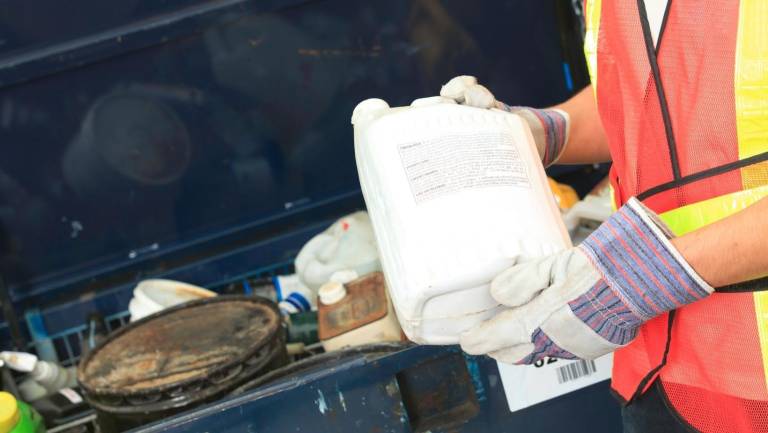 $!Por el lado de los trabajadores, se ejercieron capacitaciones a lo largo de Ecuador dirigidas a diferentes gremios y gestores de transporte acerca de la importancia del correcto manejo de los aceites lubricantes utilizados.