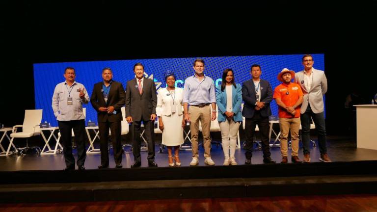 Candidatos a Prefecturas de 17 provincias participaron en debates electorales