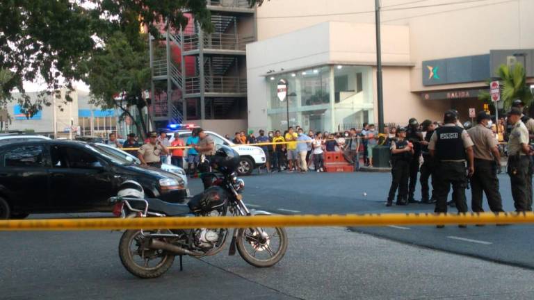 Un hombre fue víctima de sicariato cerca de un centro comercial del sur de Guayaquil