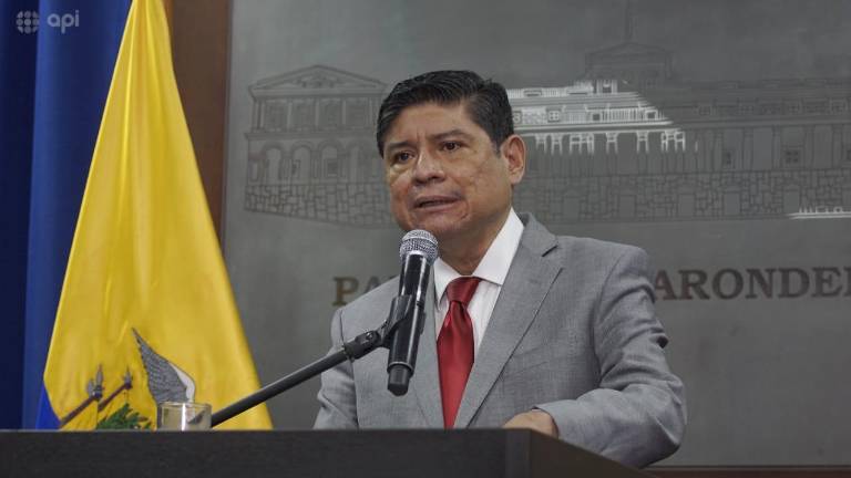 Gobierno anuncia que antes de 2022 dará una respuesta sobre el precio de los combustibles