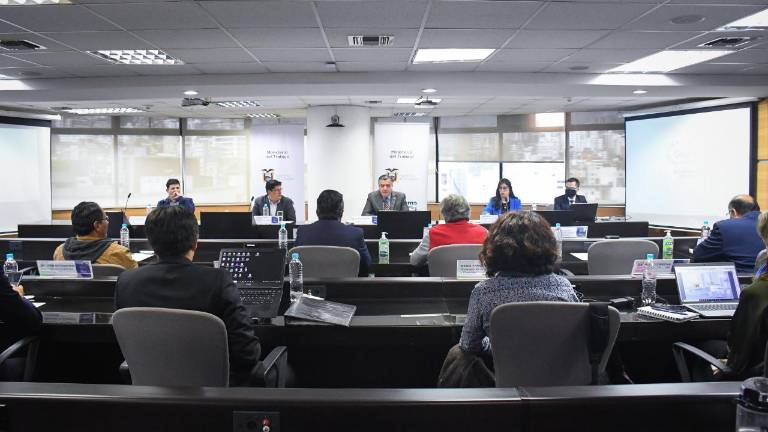 Trabajadores y empleadores no logran acordar el aumento del salario básico unificado para 2023