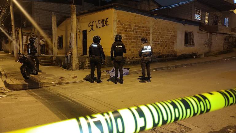 Tres personas heridas, una menor de edad fallecida y un criminal abatido se registró en Guayaquil