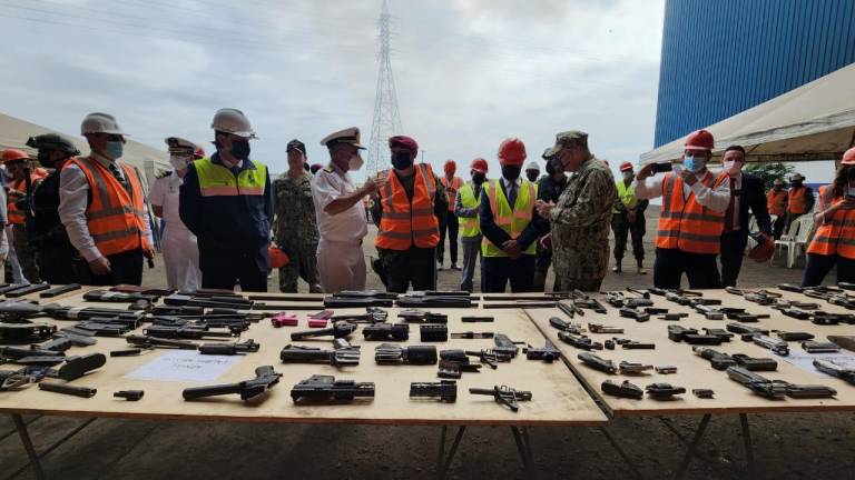 Destruyen más de 2.100 armas de fuego decomisadas en Ecuador