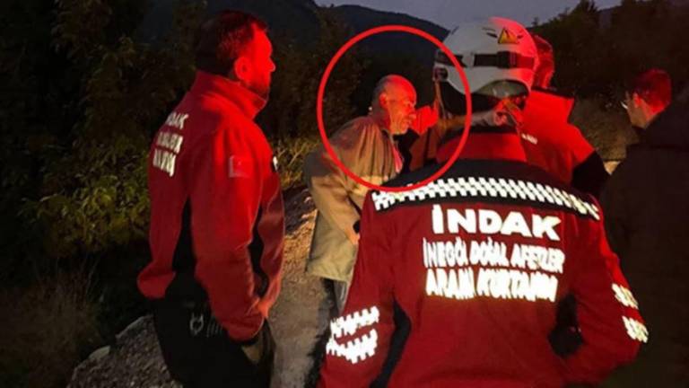 Se embriagó, desapareció en el bosque y fue hallado participando en su propia búsqueda