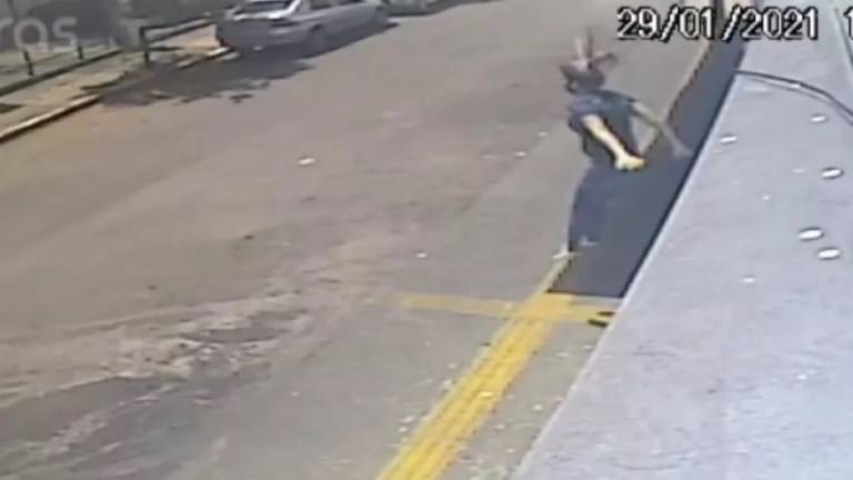 Mujer saltó de un edificio para evitar ser violada