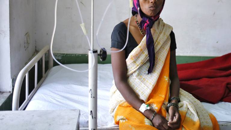 INDIA: mujer acude al hospital con un dolor abdominal y descubre que es un hombre