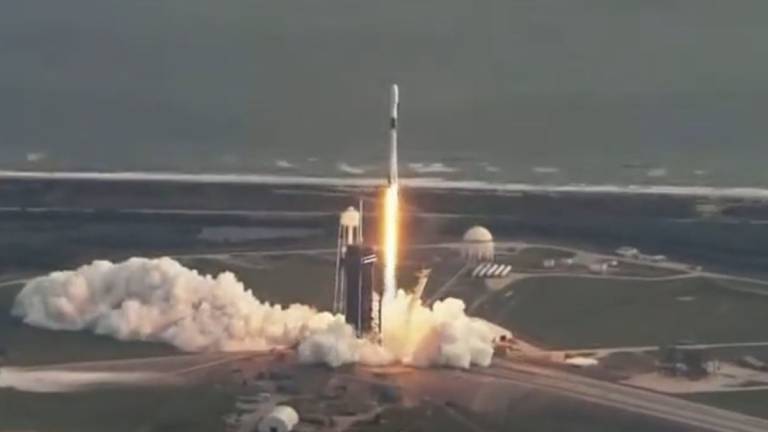 SpaceX envía con éxito un satélite espía en su última misión de 2020