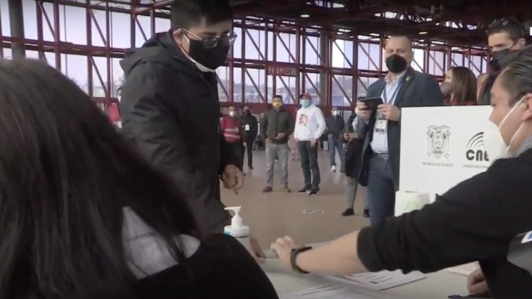 Voto de migrantes es una ganga para candidatos del correísmo