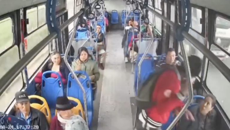 $!Asalto en bus de transporte público en Quito.