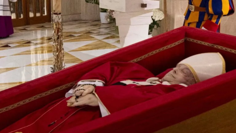 $!Vaticano difunde las primeras imágenes del Papa Francisco tras su fallecimiento y da detalles del funeral