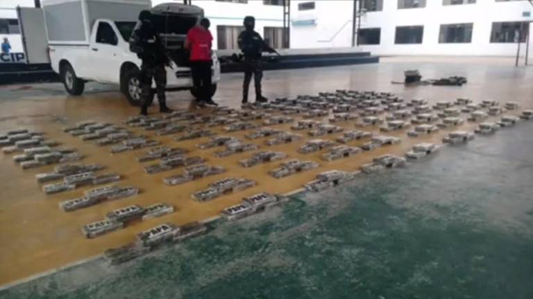 Cerca de 300 kilos de cocaína son hallados dentro de un carro que circulaba en Napo