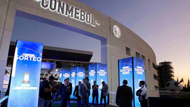 Reunión de CONMEBOL para analizar el impacto del COVID-19 en el fútbol sudamericano.