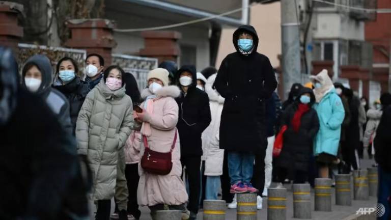Médicos de Shanghái se preparan para el potencial contagio de más de 12 millones durante vísperas de fin de año