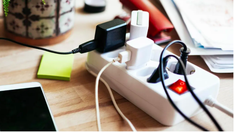 $!Ecuatoriano fallece en España tras explotar un dispositivo electrónico al lado de su cama: esto se conoce sobre la víctima