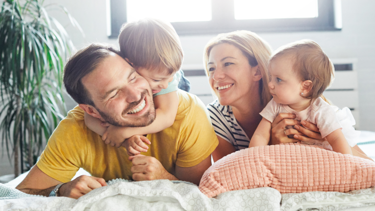 La crianza moderna requiere un enfoque integral que priorice tanto la salud física como la emocional de los niños y sus familias.