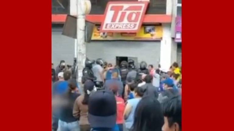 VIDEO: Vecinos frustraron saqueo a un supermercado en el sur de Quito