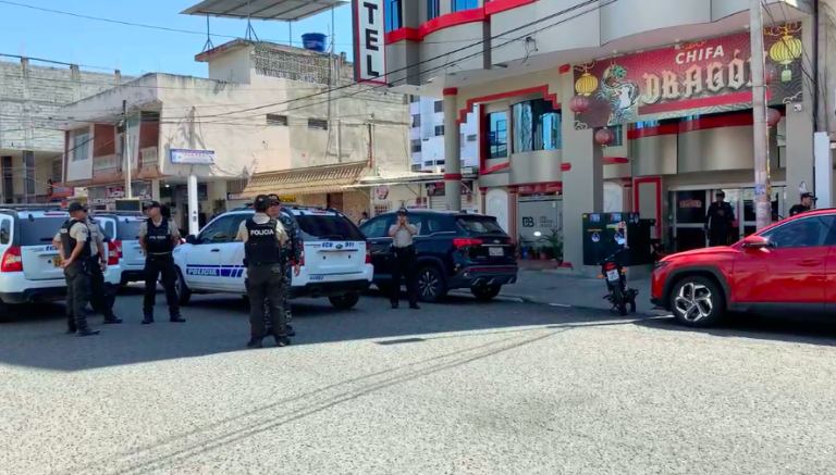 $!Un hombre disparó en varias ocasiones a tres comensales de un chifa.