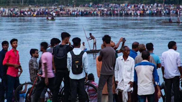 Mortal naufragio en Bangladesh deja medio centenar de muertos