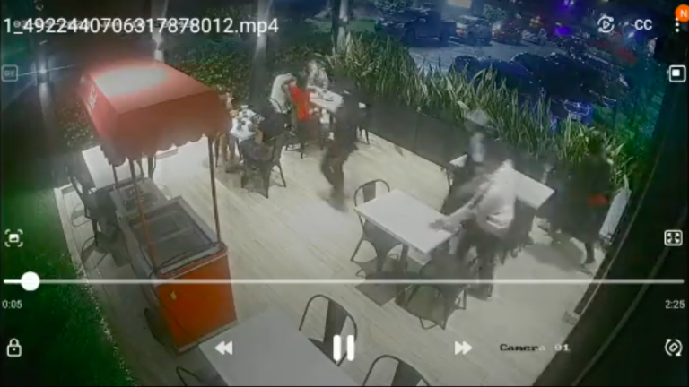 Video captó el momento en que una familia fue secuestrada en un restaurante de Daule