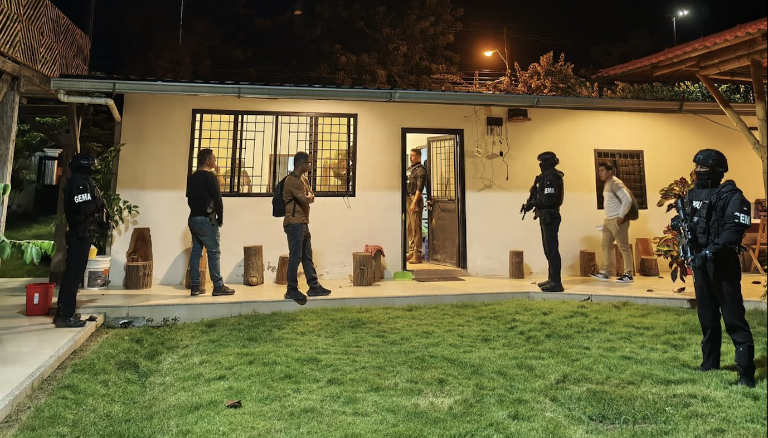 $!Allanamiento en el domicilio de Luisa González.