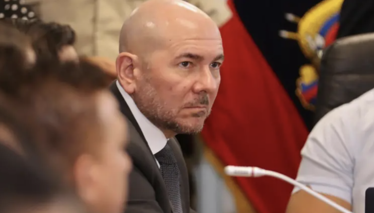 $!Gian Carlo Loffredo declara emergencia en el Ministerio de Defensa.