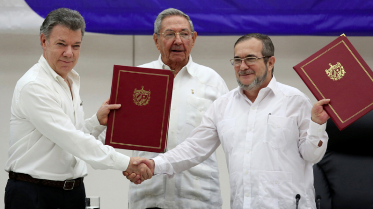 Gobierno y FARC firman los acuerdos para fin del conflicto