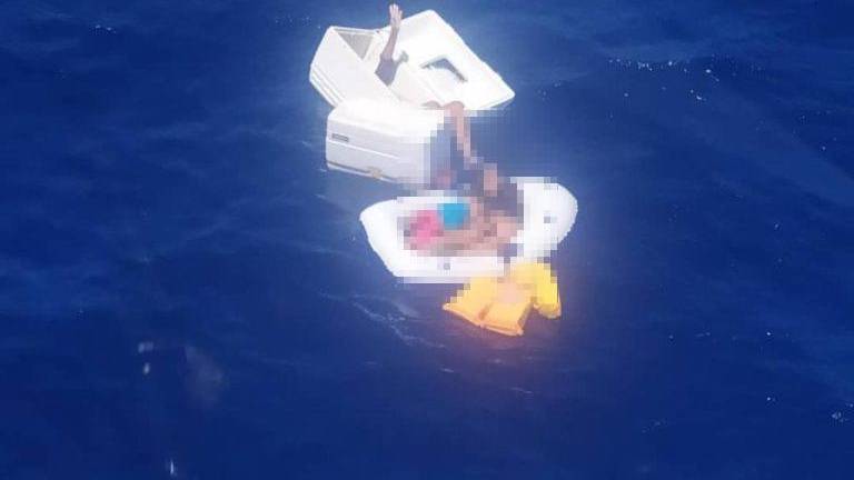 Niños fueron encontrados aferrados al cadáver de su madre tras naufragar en Venezuela