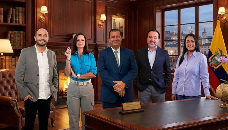 $!Un alcalde y, cuatro prefectos cuyas provincias suman el 58 por ciento de la población nacional, pidieron cambios en la conducción de la RC5. Eloos so (izq a der): Cristóbal Lloret, Marcela Aguiñaga, Leonardo Orlando, Pabel Muñoz y Paola Pabón.