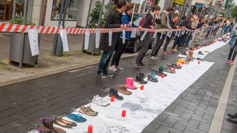 En Alemania forman una cadena humana contra el racismo