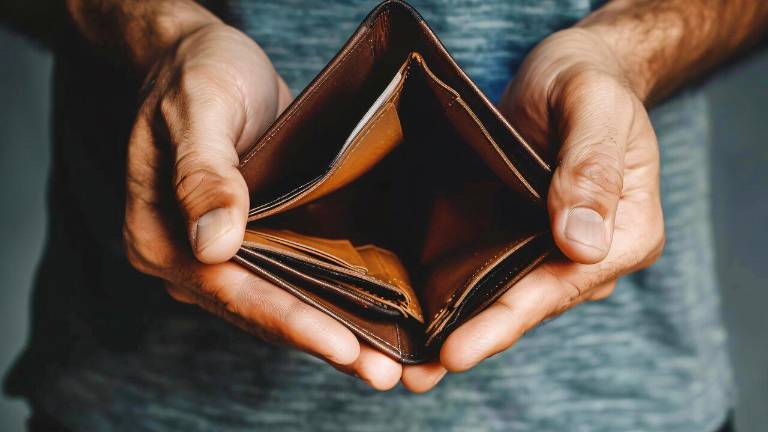 Hallan una billetera en un colegio de Canadá que permaneció oculta más de medio siglo ​​​​​​