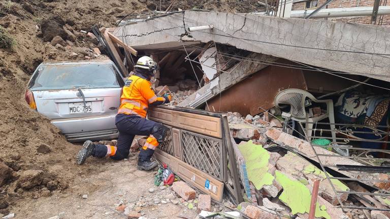 Gobierno anuncia evacuación de unas 600 viviendas por deslizamiento y otras acciones en Alausí