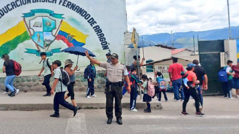 Policía ejecuta patrullajes durante segunda fase del retorno a clases presenciales