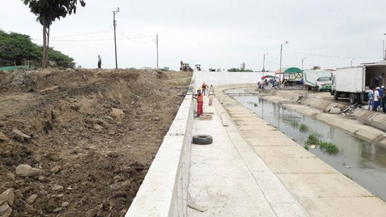 Ecuador detuvo construcción de muro en frontera