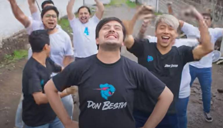 $!Captura de video del sketch cómico publicado en YouTube por Enchufe TV.