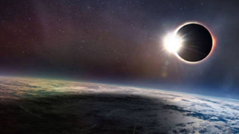 Miles de turistas se preparan para el eclipse solar: descrito por la NASA como una &quot;coincidencia celestial&quot;