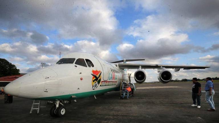 Fiscalía boliviana confisca dos aviones de Lamia