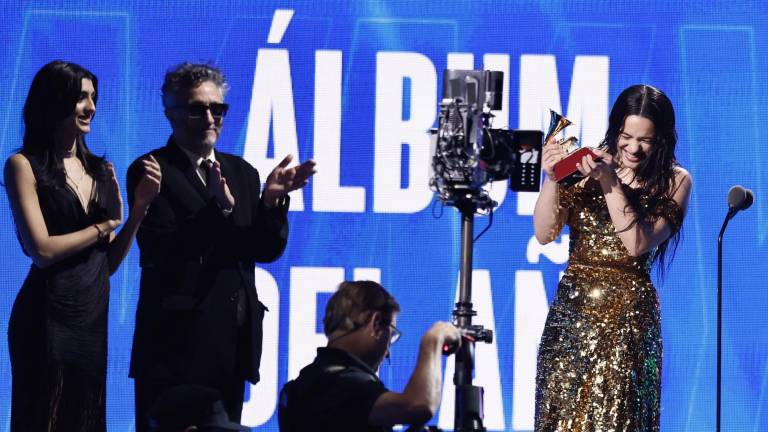 La reacción de Rosalia al aceptar el Grammy Latino a Mejor álbum del año.