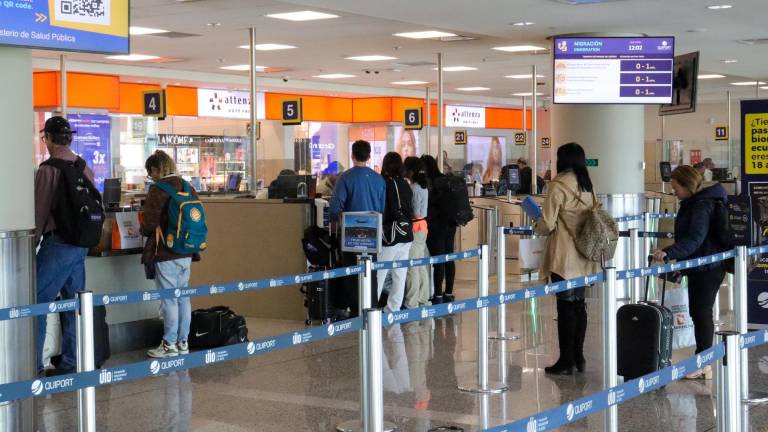 Ecuador inaugura primer punto en Latinoamérica de Red Atenas contra documentos falsos de viaje