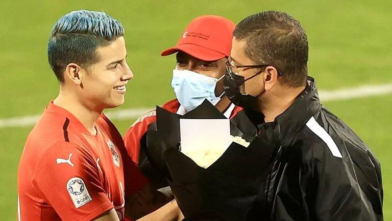 James Rodríguez salva la vida de futbolista que sufrió un infarto en medio de un partido