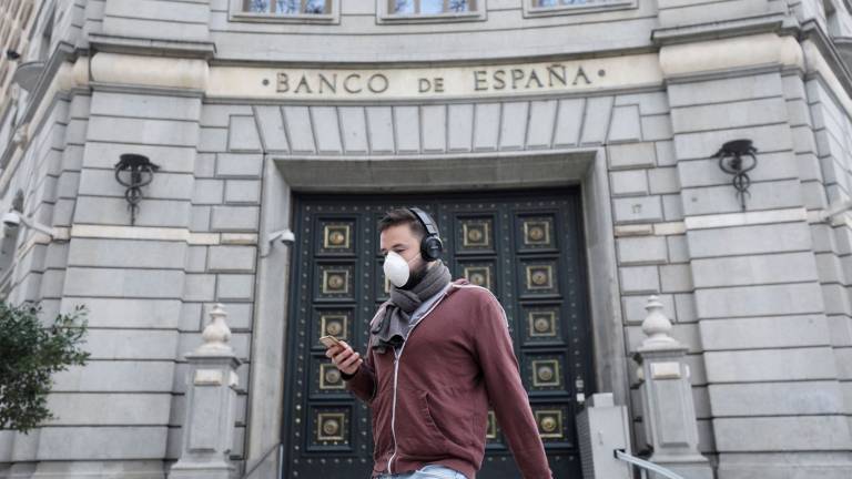 Bajan las cifras de muertes diarias por coronavirus en España