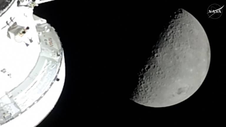NASA retoma contacto con astronautas de Artemis II luego de su paso detrás de la Luna