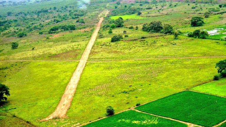 Ejército destruye pista clandestina en Balzar, para neutralizar a mafias del narcotráfico