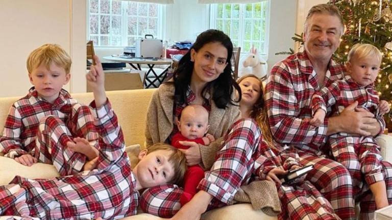 El engaño de la esposa de Alec Baldwin: fingía ser española y mintió sobre su verdadero nombre