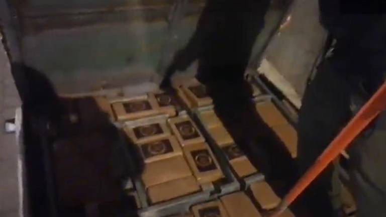 Policía halla 400 kilos de cocaína escondidos en vehículo que circulaba por Ambato